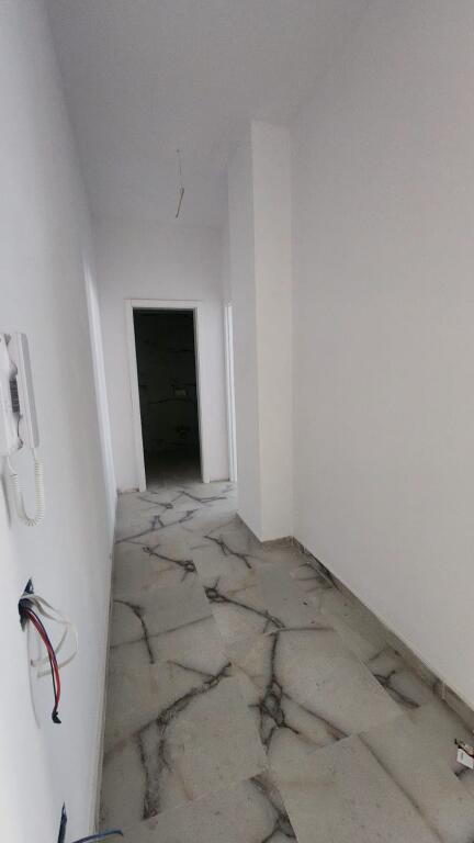 In vendita 2+1+2+posto auto lago secco vicino a Radison