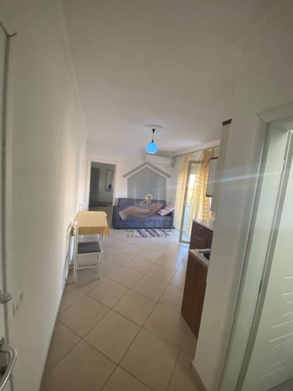 Jepet me Qira Apartament 1+1 Te Pelikani Plazh