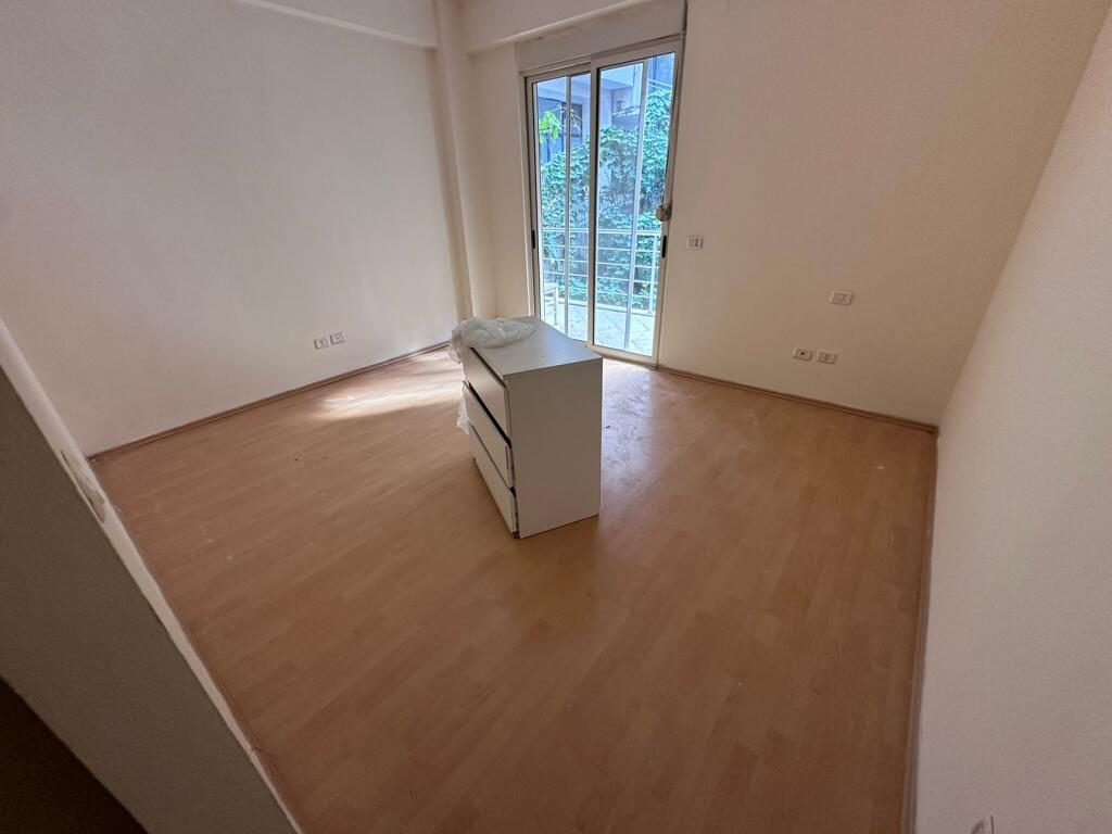 Shitet me Kredi 2+1+2 , Liqeni i Thate