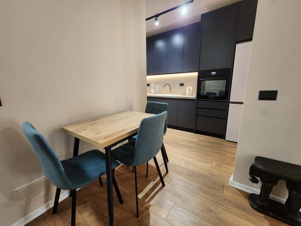 Qera 1+1 Luxury Liqeni i Thate , Tirane