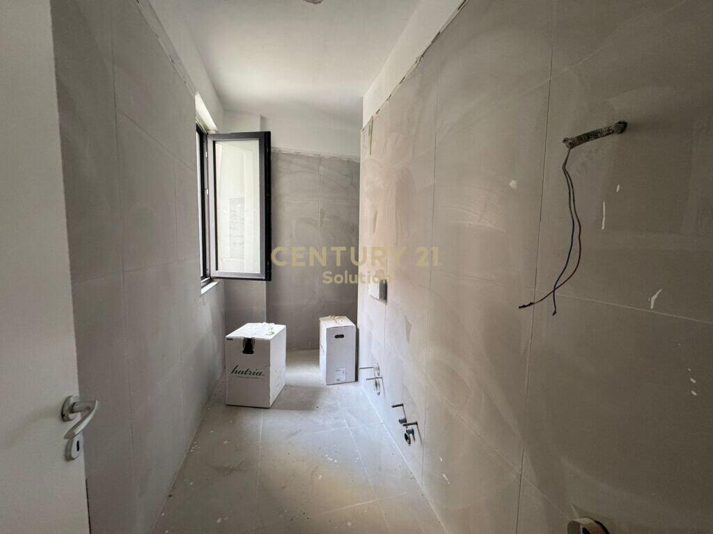 Shitet apartament 1+1 në Astir!
