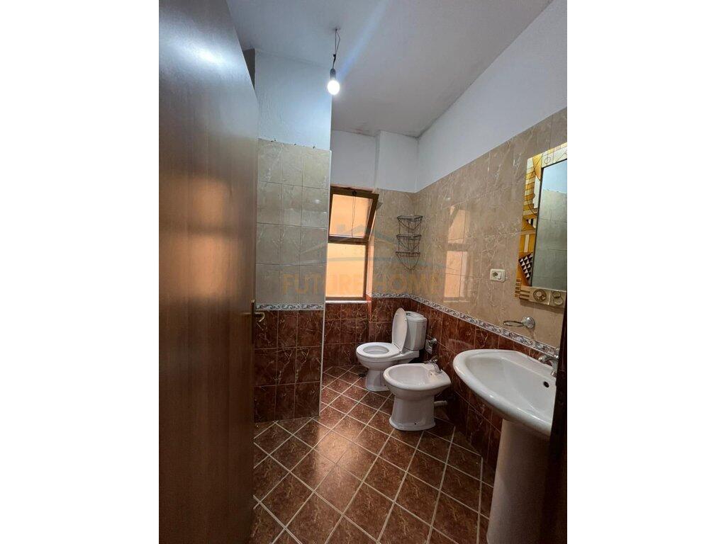 In vendita, Appartamento 1+1, Città Studentesca, Tirana.
