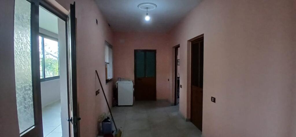 Casa privata e terreno in vendita Tale, Lezhë