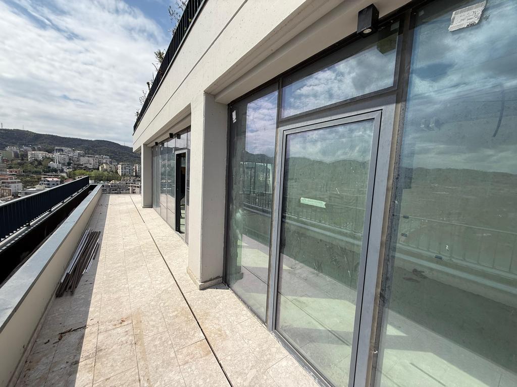 RESIDENZA "VISTA LAGO", APPARTAMENTO IN AFFITTO 3+1+2+2 POSTI AUTO