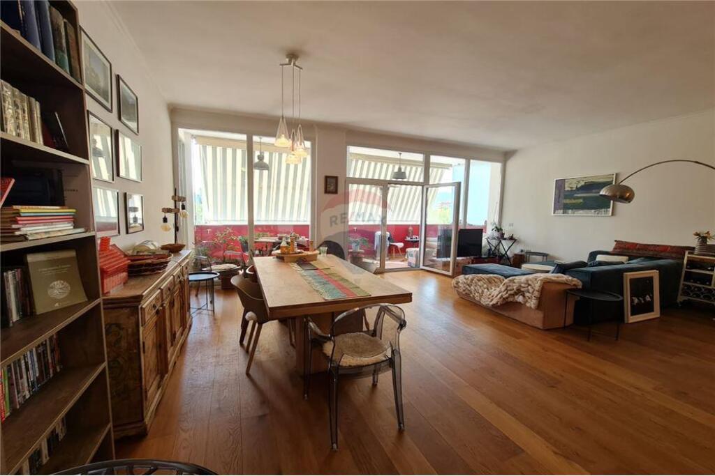 Apartament 4+1 per qira ne Bllok, tek Garda!