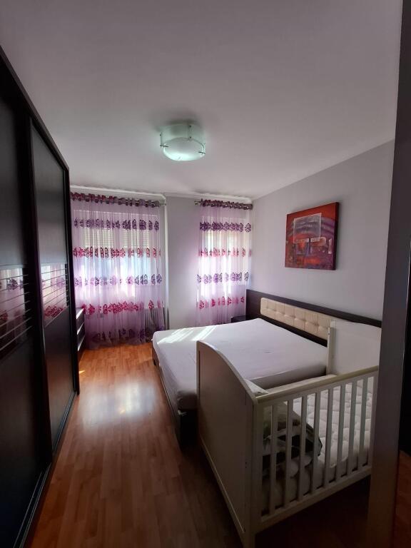1+1,furnished at the juridical in the block,850 euros with parking