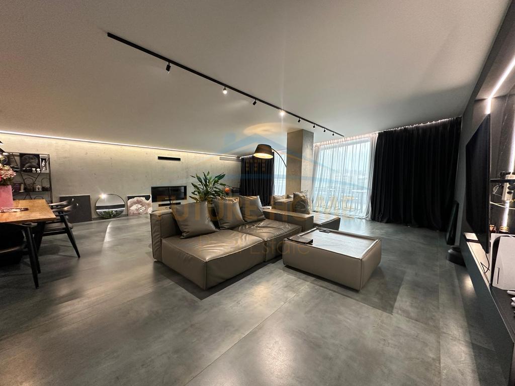 Shitet penthouse Liqeni i Thate