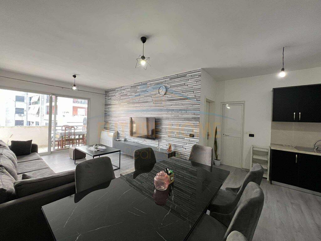 Shitet , Apartament 1+1, Unaza e Re.