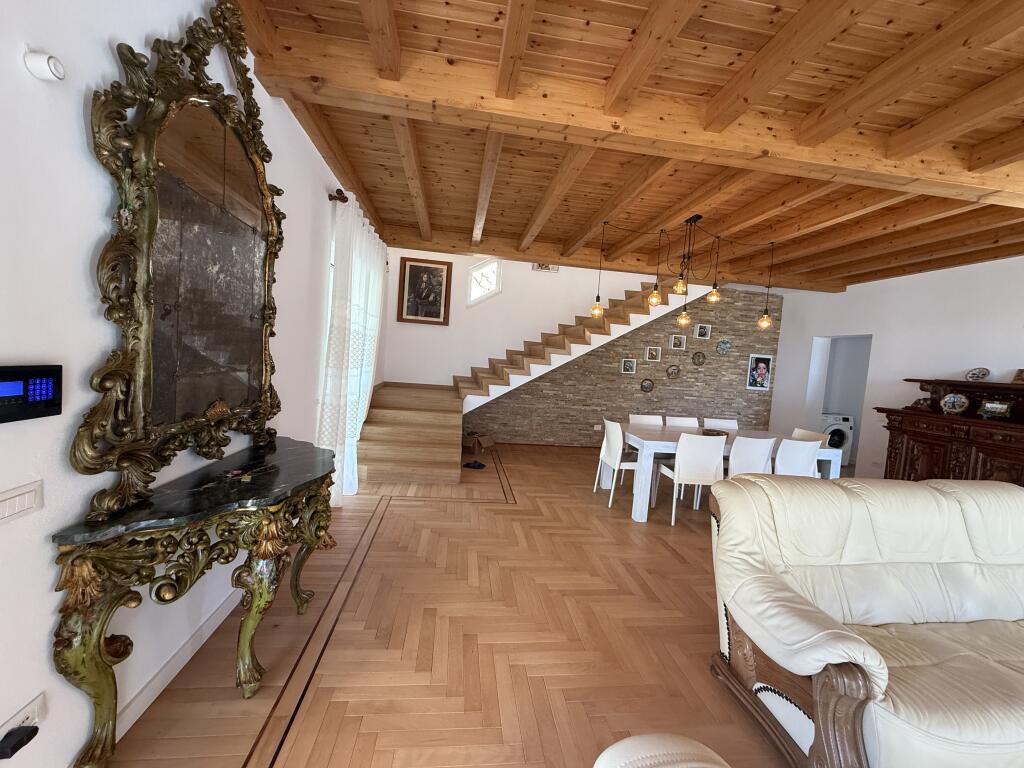 Villa privata in vendita a Linz tra il parco di Dajti