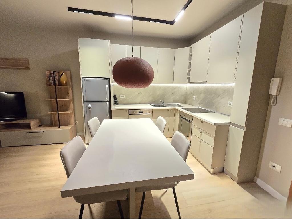 JEPET ME QIRA APARTAMENT 1+1, QENDER! 750 € /Muaj