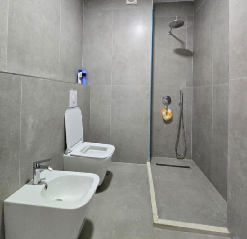 Jepet apartamenti 2+1 te Komuna Parisit , Rruga Medar Shtylla