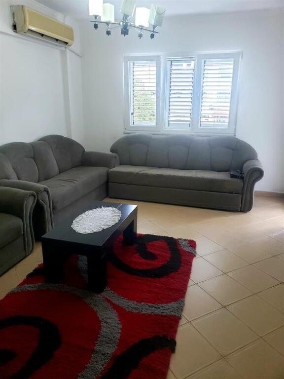Tirane, affittasi appartamento 2+1+Balcone, 2° piano, 110 m² 500 € (Complesso Malajzian)
