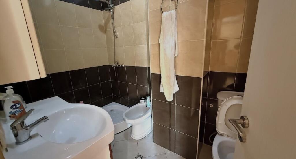 Appartamento 1+1+veranda in vendita Jordan Misja vicino al registro