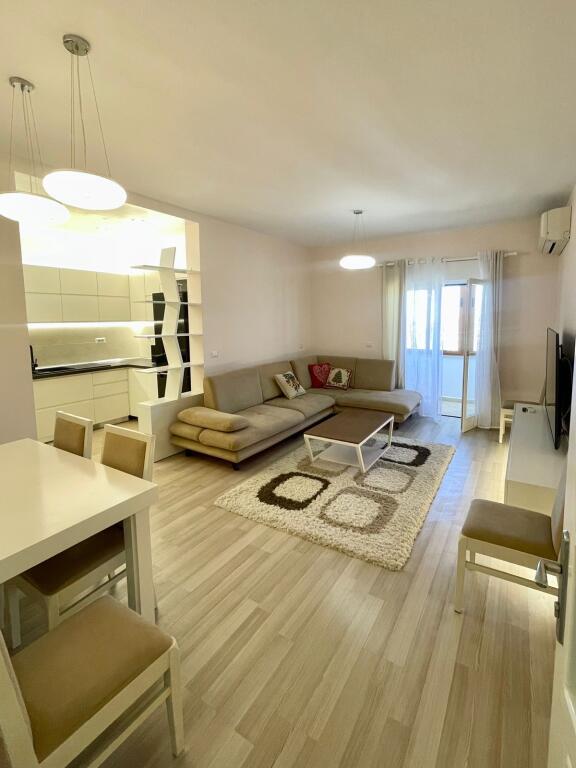 In Centro, Appartamento 2+1 con Arredamento Moderno in Affitto!