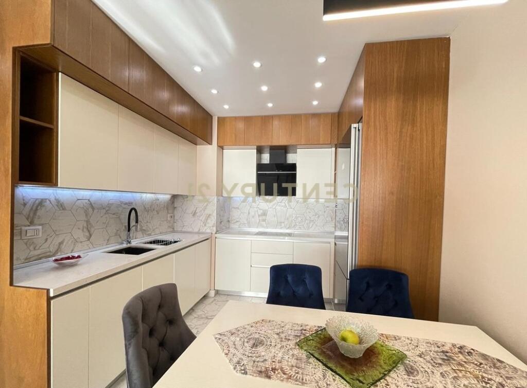 Apartament me qira 3+1+2 tek Rezidenca Tower Bridge 2