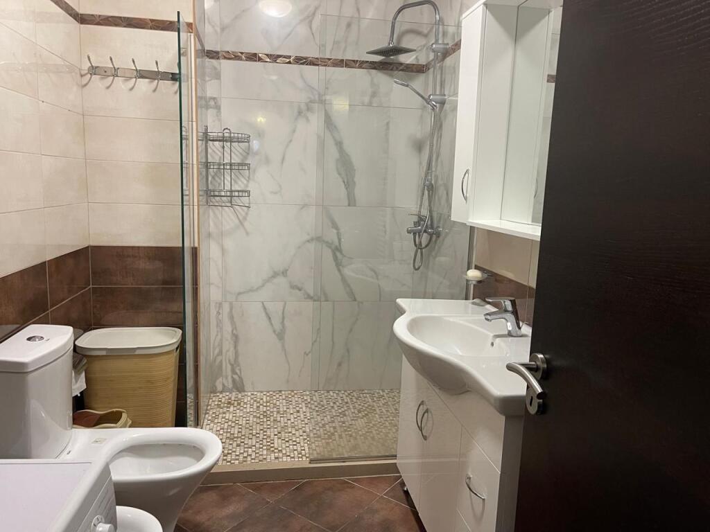 Apartament 2+1 + Parking tek Sheshi Wilson