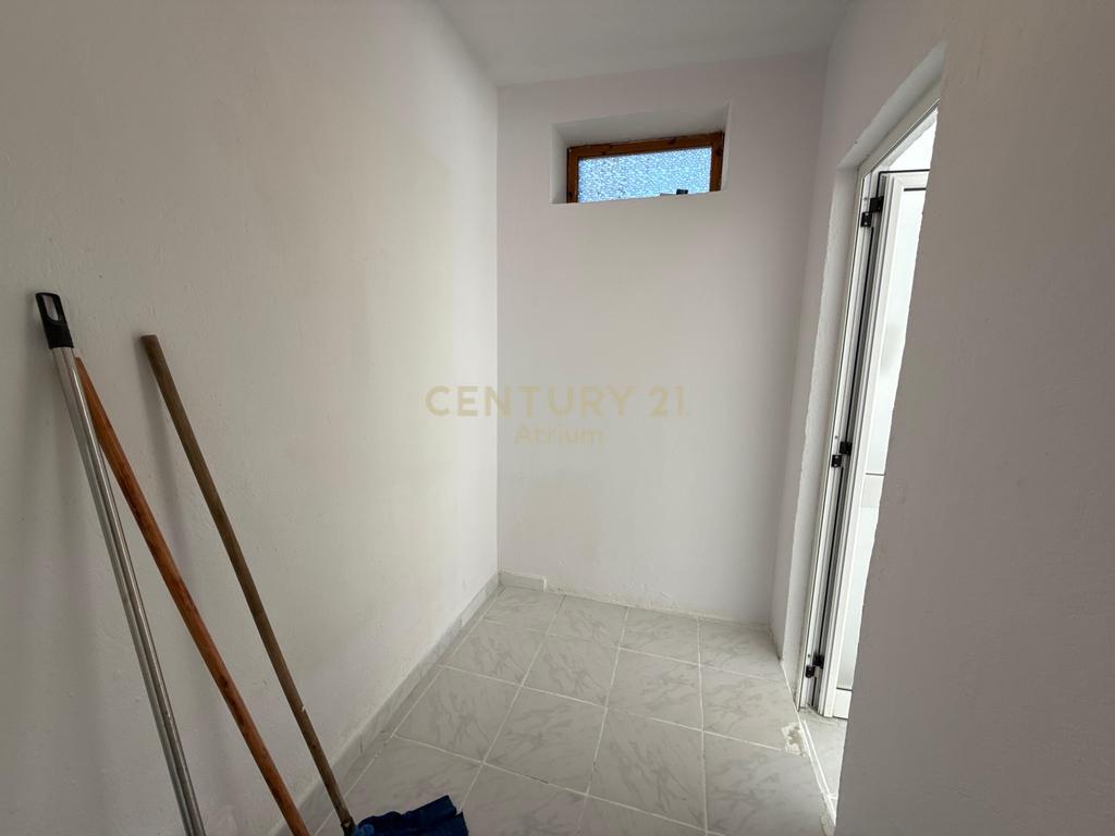 COMMERCIAL SPACE FOR RENT NEAR POLICE STATION NO. 1!