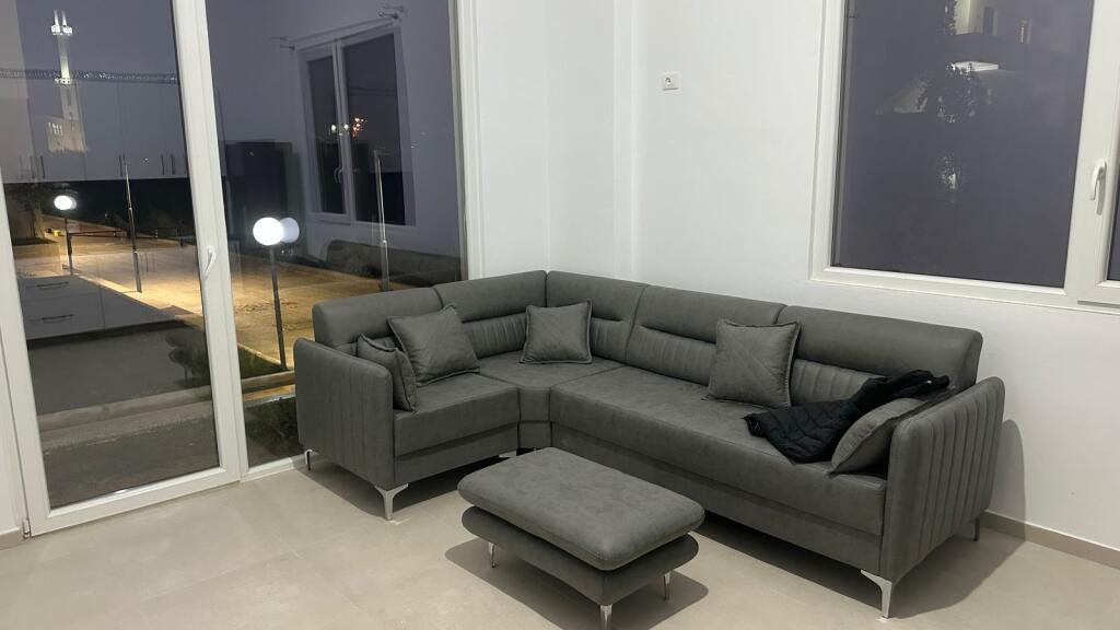 Jepet 1+1 me Qera Bashk me 🅿️Parkimi, E mobiluar