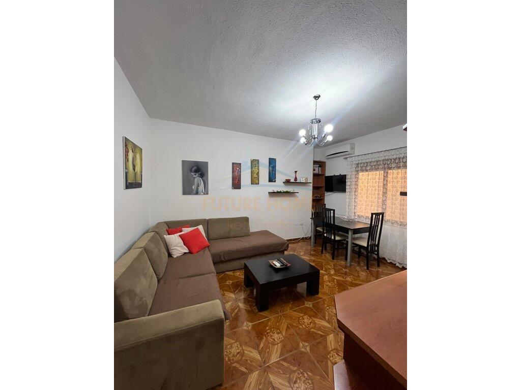 In vendita, Appartamento 1+1, Città Studentesca, Tirana.
