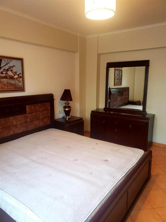 Tirane, affittasi appartamento 2+1+Balcone, 2° piano, 110 m² 500 € (Complesso Malajzian)
