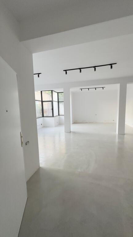 OFFICE FOR RENT 100 M2 21 DECEMBER 900 EURO