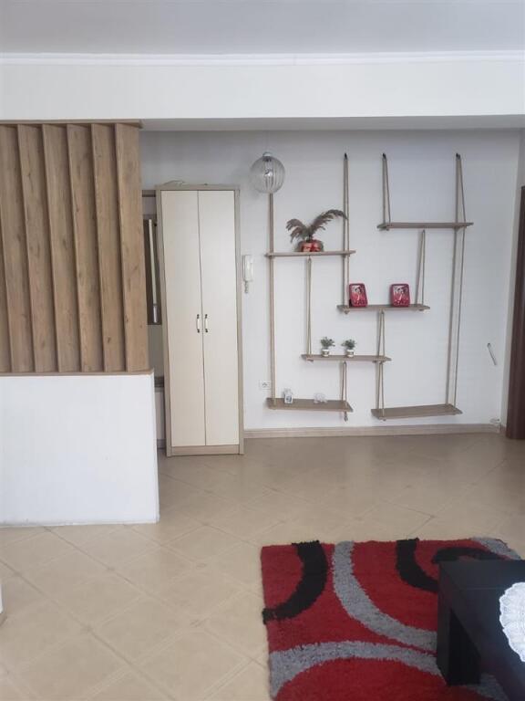 Tirane, affittasi appartamento 2+1+Balcone, 2° piano, 110 m² 500 € (Complesso Malajzian)
