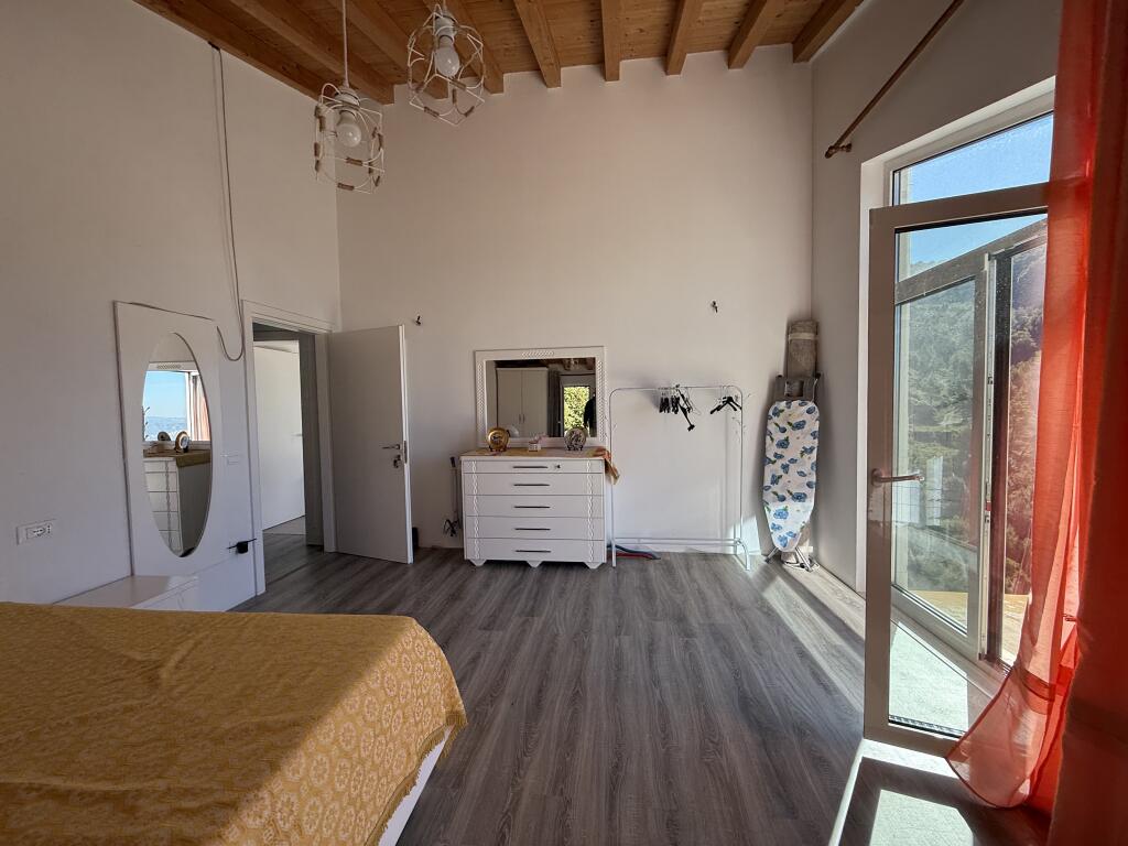 Villa privata in vendita a Linz tra il parco di Dajti