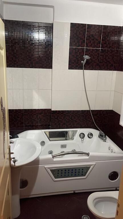 Apartament - Për Qira 2+1 ISH EKSPOZITA