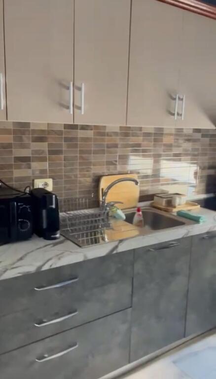 Jepet me qera apartament 2+1 Laprak 55000 leke!
