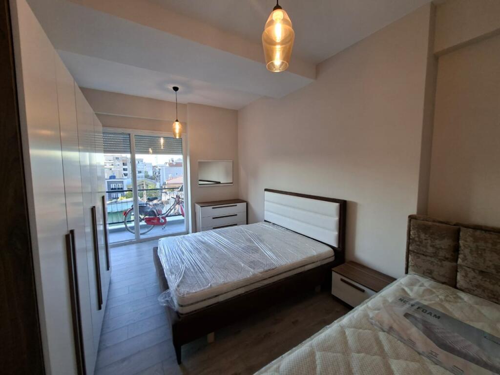 Jepet apartament 1+1 i sapo mobiluar ne Xhamllik shkolla Niket Dardani