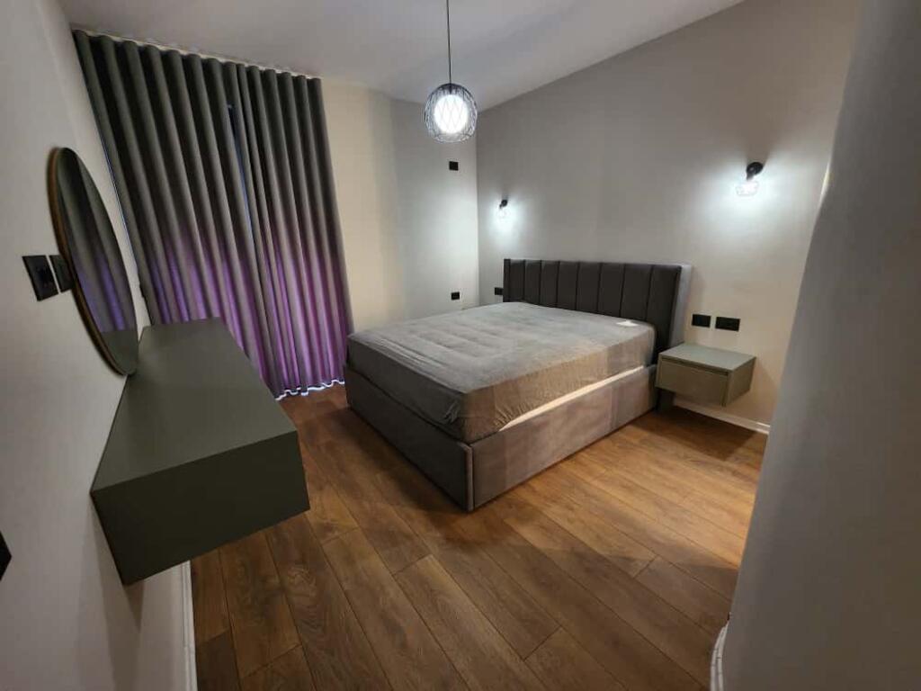 Qera 1+1 Luxury Liqeni i Thate , Tirane
