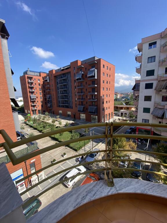 Ne Kamez Shitet Apartament 2+1 Me Hipoteke!