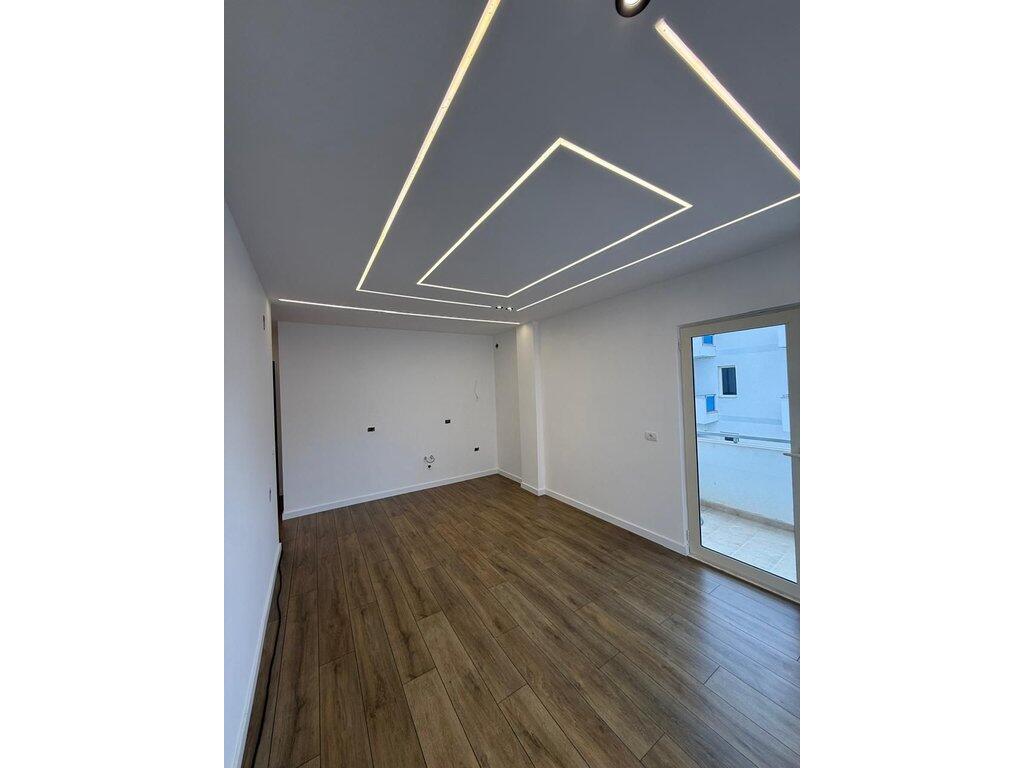 Shitet apartament 1+1 në Tushemisht, Pogradec – me pamje nga liqeni