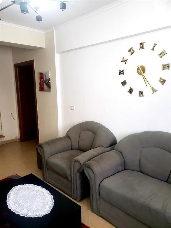 Tirane, affittasi appartamento 2+1+Balcone, 2° piano, 110 m² 500 € (Complesso Malajzian)
