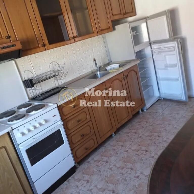 Rent Private Entrance 1+1, Paris Commune 450 Euro/month