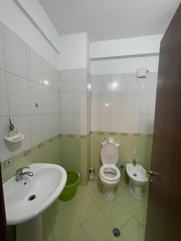 🏡 Appartamento 2+1 in Affitto ai Palazzi Gialli, Tirana