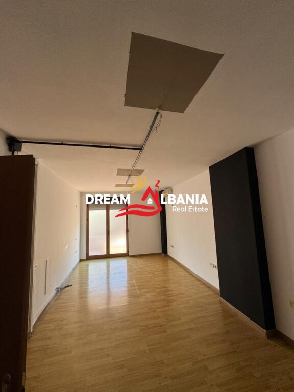 Locale Commerciale/Ufficio in affitto a Myslym Shyr, vicino alla “Corte Suprema”– Tirana (ID 42611364)