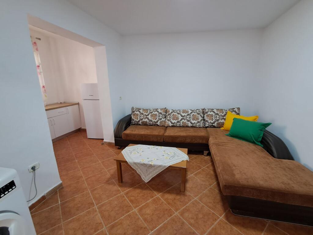 FOR RENT – FIRST FLOOR OF A VILLA 1+1 📍 Neighborhood no.10 (New Neighborhood) – Durrës
