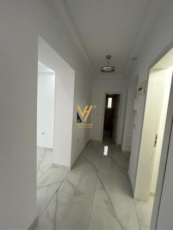 SI AFFITTA AMBIENTE 50 M2 IN VIA DIBRA 700 EURO