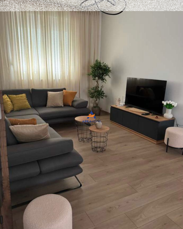 JEPET ME QERA APARTAMENT 2+1 "TE KAFE FLORA,RRUGA E DURRESIT" 950 EURO ( I DISKUTUESHEM)