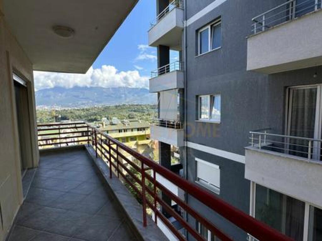 Shitet, Apartament 2+1, Liqeni i Thate, Tiranë.