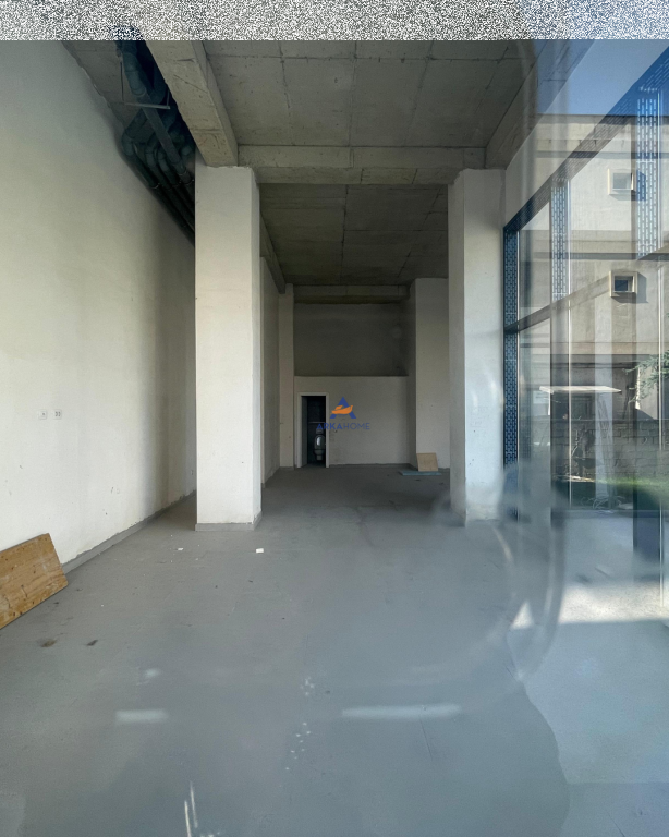 NEGOZIO IN AFFITTO 83M2 "EX CAMPO DI AVIAZIONE" 1200 EURO