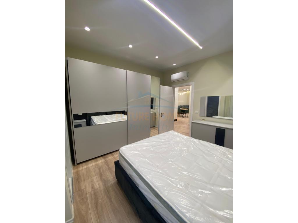Shitet, Apartament 2+1+2, Ali Demi, Tiranë. 