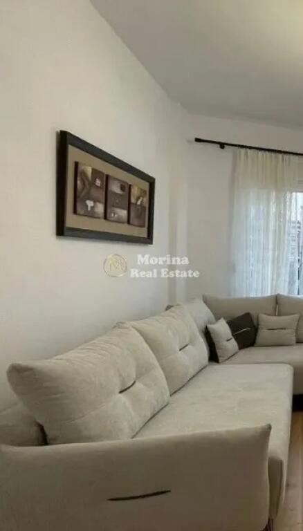 Qera, Apartament 2+1, te Blloku, 850 euro/muaj