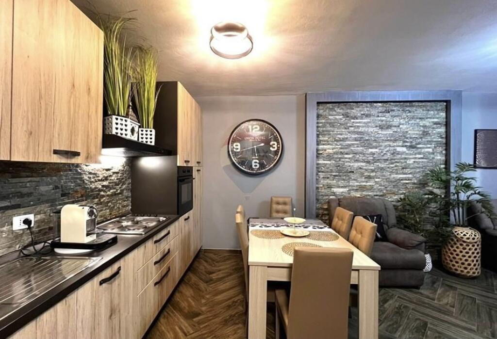Apartament 2+1 me qira – 21 Dhjetori (Kompleksi Magnet)