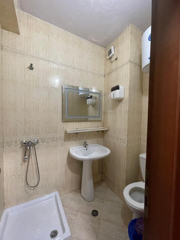 UFFICIO IN AFFITTO 93 M2 BLLOK 1.000 EURO