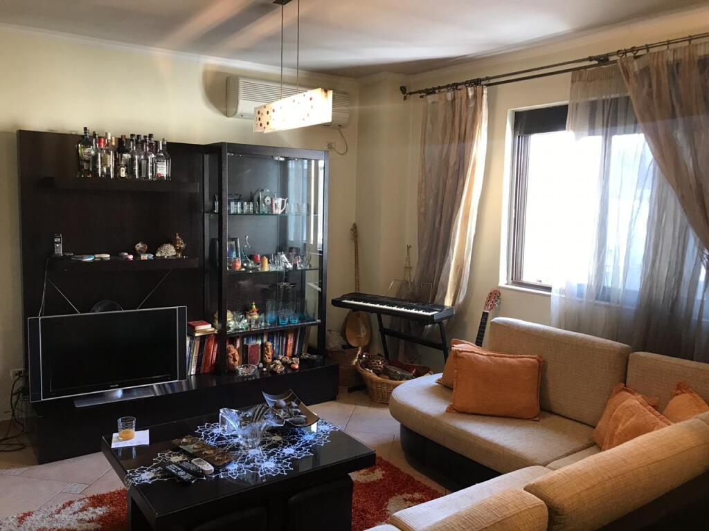 Jepet Apartament me qera