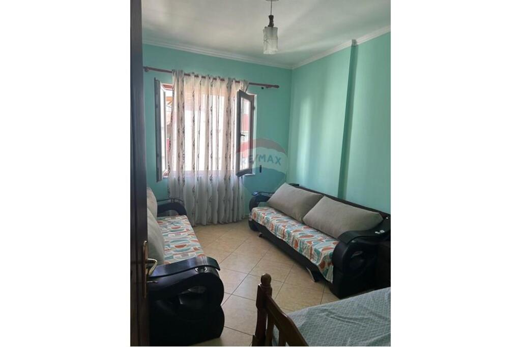 Jepet me qira apartament 2+1 tek kthesa e kamzes.!

