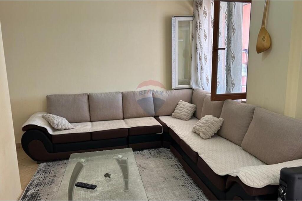 Jepet me qira apartament 2+1 tek kthesa e kamzes.!
