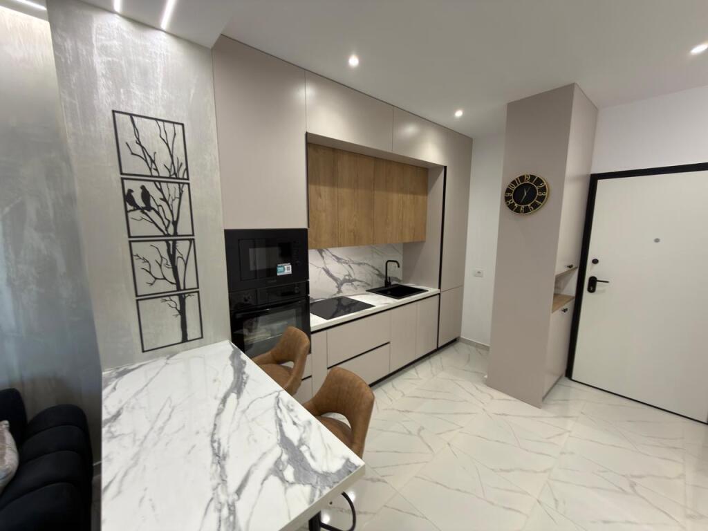 📣 Jepet me Qira Apartament 1+1 📍 Rruga “5 Maji”, Tiranë 🏢 Kati i 3-të me 2 ashensorë | Pallat i ri 🛋️ I pabanuar më parë 💶 500 € në muaj (pa diskutim) 👫 Vetëm për çift